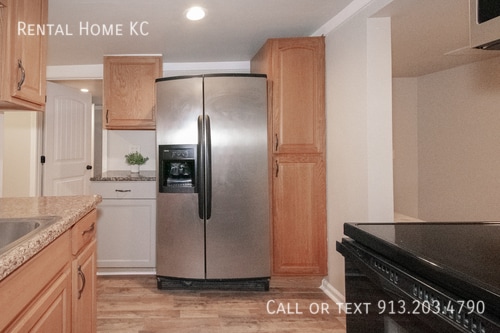 Building Photo - 211 N Iowa St