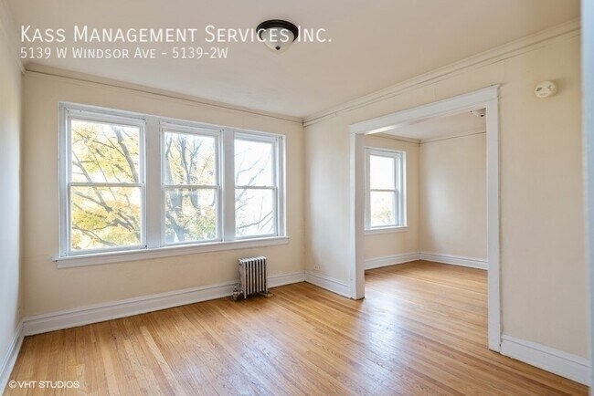 Foto del edificio - 5139 W Windsor Ave