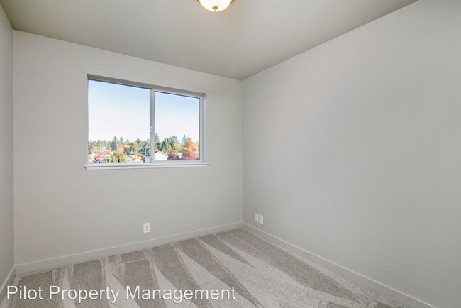 Building Photo - 9512 Interlake Ave N
