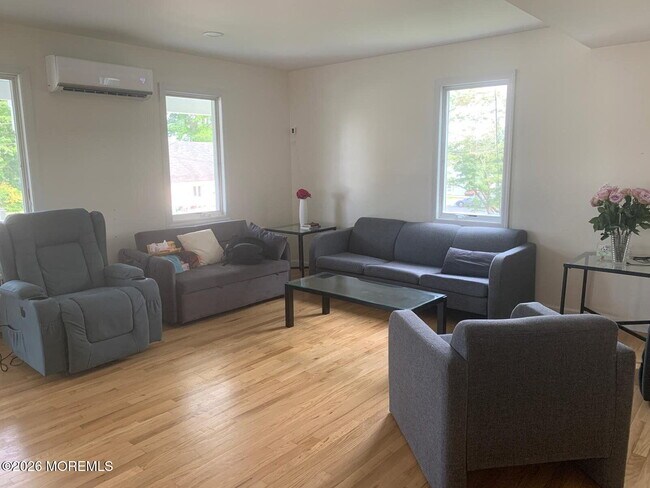 Foto del edificio - 988 Elizabeth Terrace