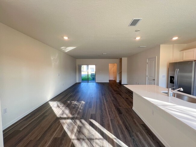 Foto del edificio - Perfect townhouse -  available now!