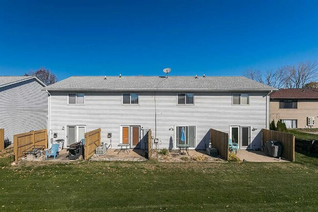 Building Photo - 1390 Daleview Dr