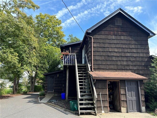 Building Photo - 133 Orange Turnpike