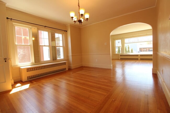 Building Photo - 359 Deering Ave