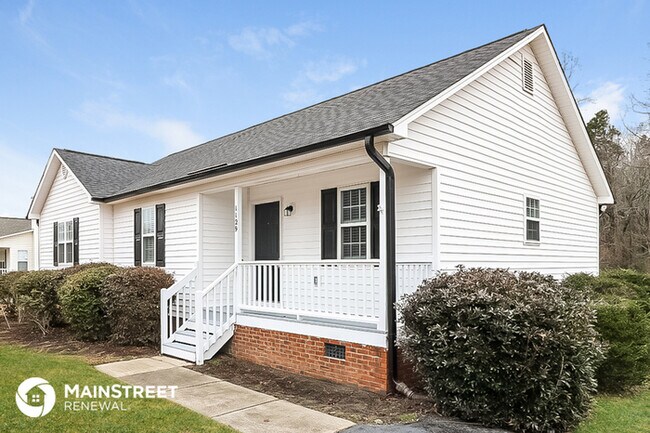 Foto del edificio - 1129 Forest Glen Dr