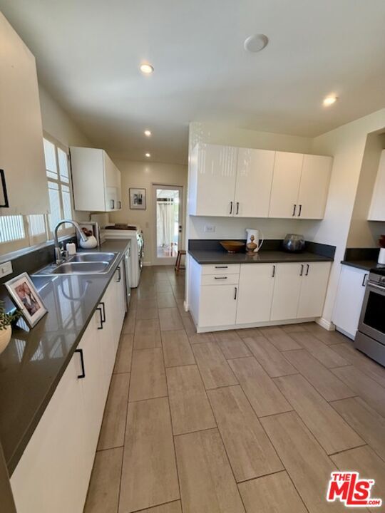 Building Photo - 2103 Holmby Ave
