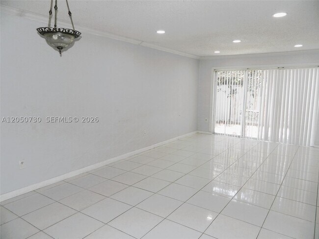 Foto del edificio - 899 Crystal Lake Dr