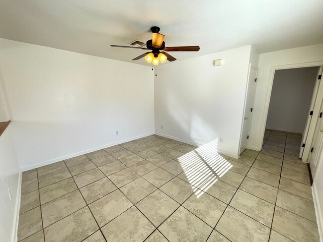 Building Photo - Nice 2 Bedroom Home with Large Yard and Ca...