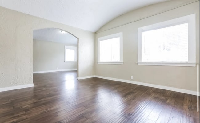 Building Photo - 2626 S Dunsmuir Ave