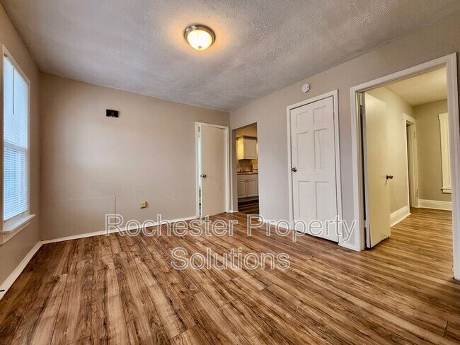 Building Photo - 163 Frost Ave