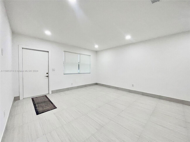 Foto del edificio - 712 SW 5th Ct