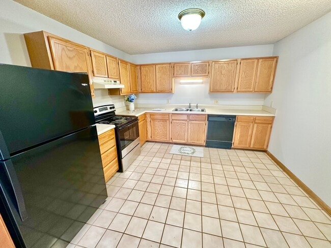 Building Photo - 107 Mountain View Dr