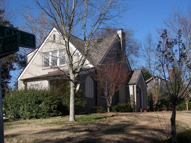 Building Photo - 223 Trafalgar St