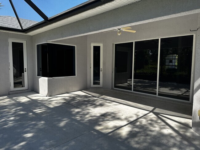 Foto del edificio - 5891 Trumpet St