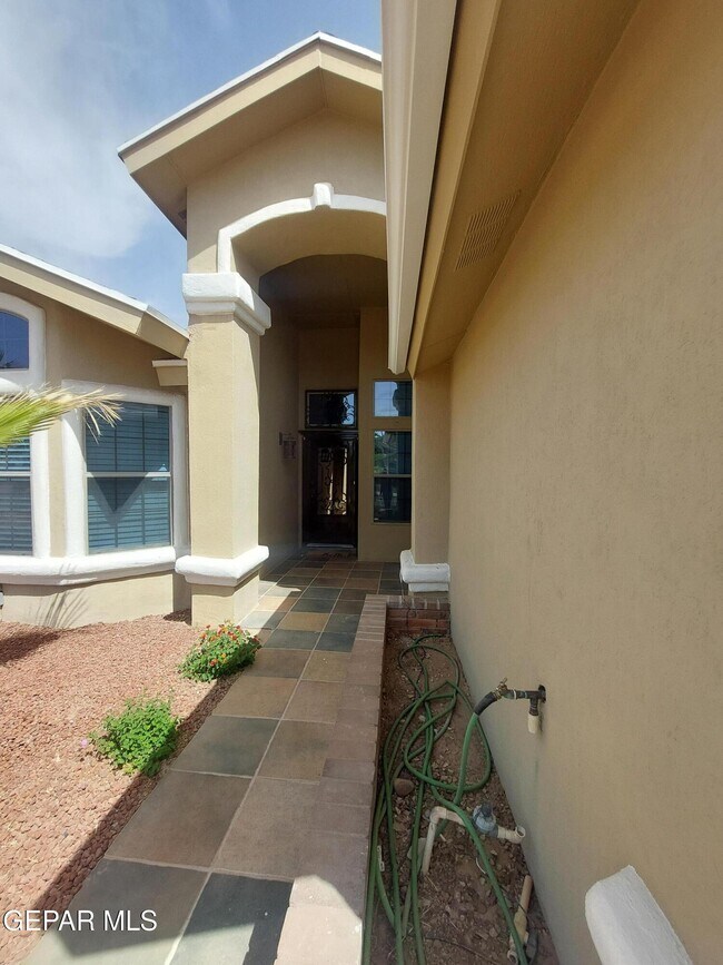Foto del edificio - 14021 Highweed Dr