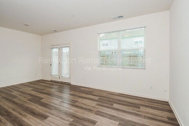 Foto del edificio - 310 Penn Sta Wy