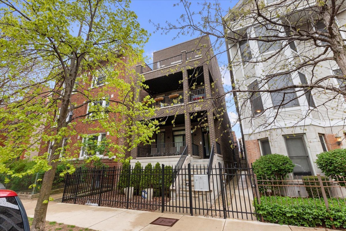 Foto principal - 3336 N Kenmore Ave