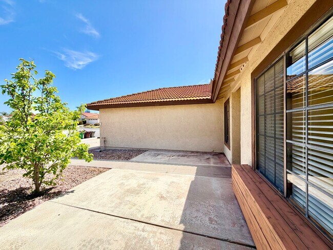 Foto del edificio - Spacious 4-Bedroom Retreat with Open Living, Covered Patio & Prime Murrieta Location Near Shoppin...