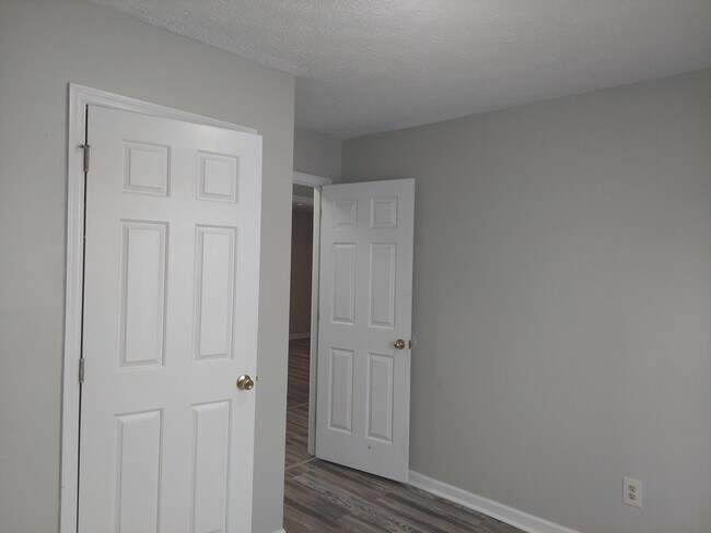Foto del edificio - 2592 Woodhill Dr