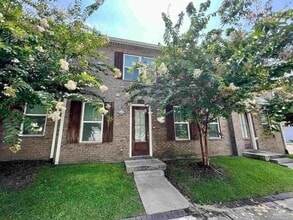 Building Photo - 206 N De Villiers St