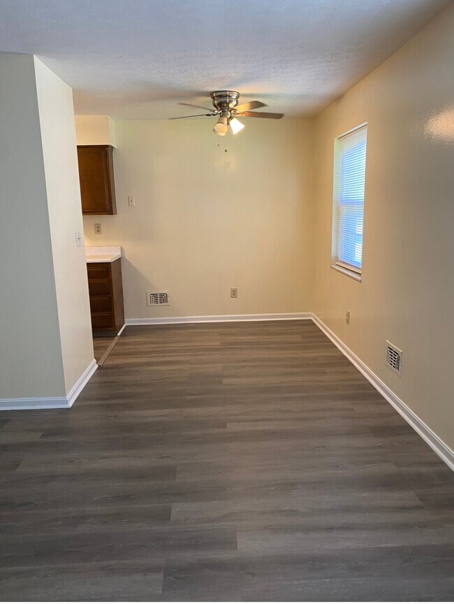 Foto del edificio - 4505 #2 Landside Drive