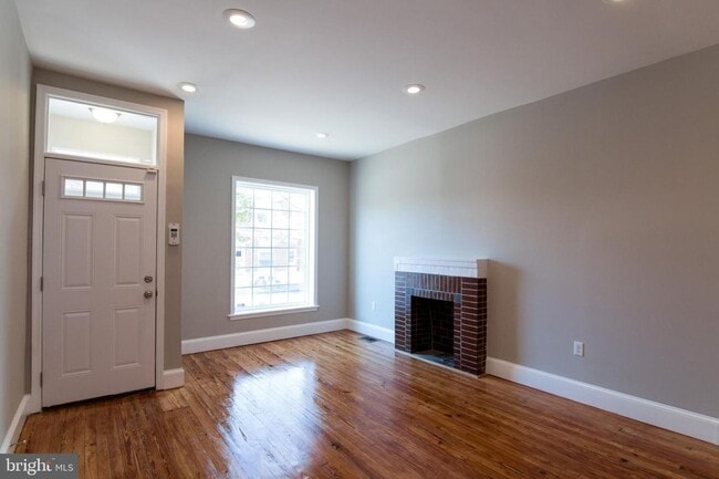 Foto del edificio - Charming 2 Bedroom/2.5 Bathroom Townhome in Patterson Neighborhood, MD!