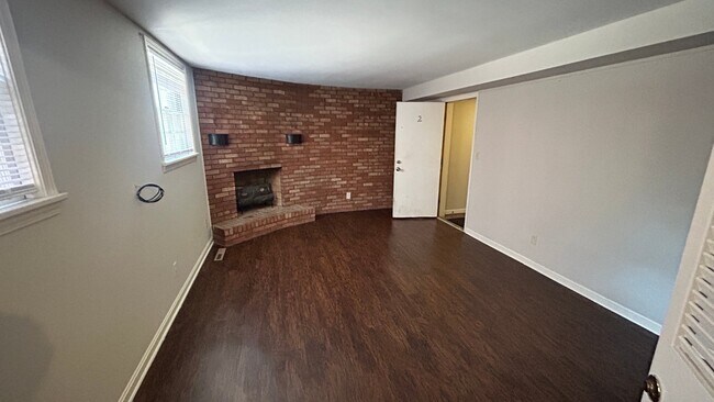 Foto del edificio - 2549 Glenmary Ave