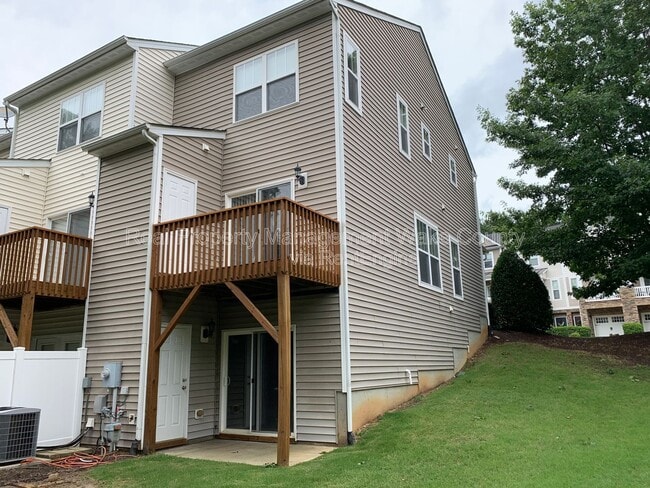 Building Photo - 8025 Goldenrain Way