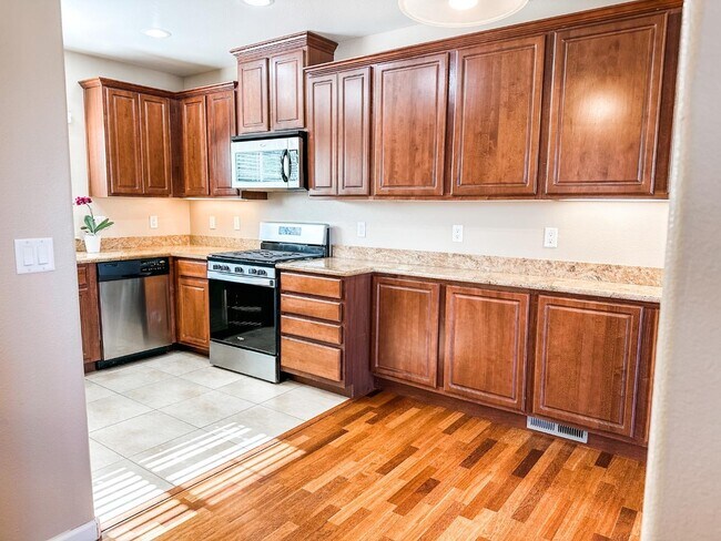 Foto del edificio - 4971 Dent Ave