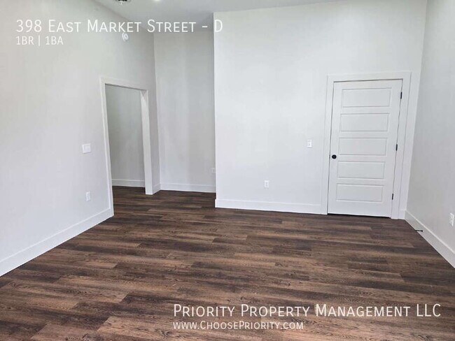 Building Photo - 398 E Market St