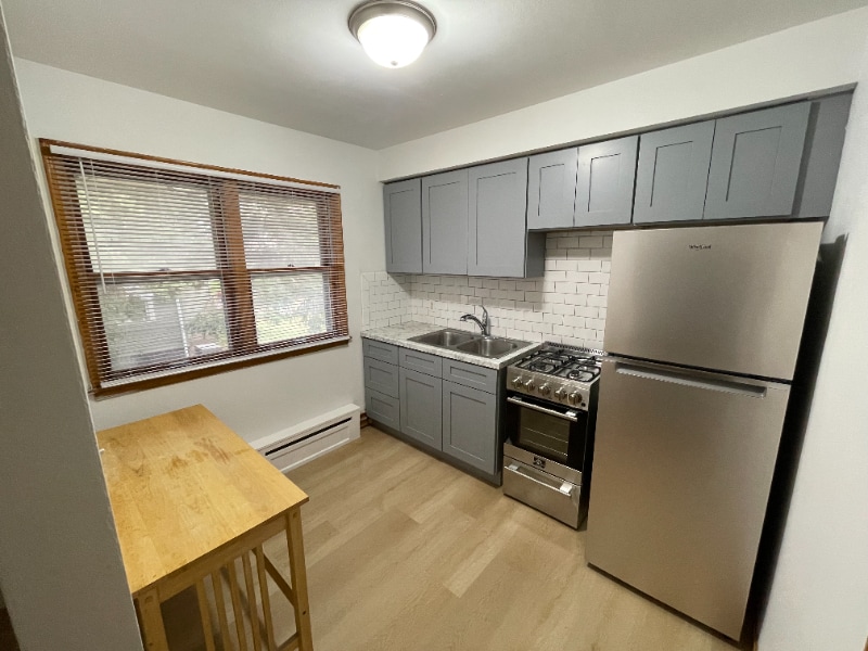 Foto principal - 616 Ivy Ave E