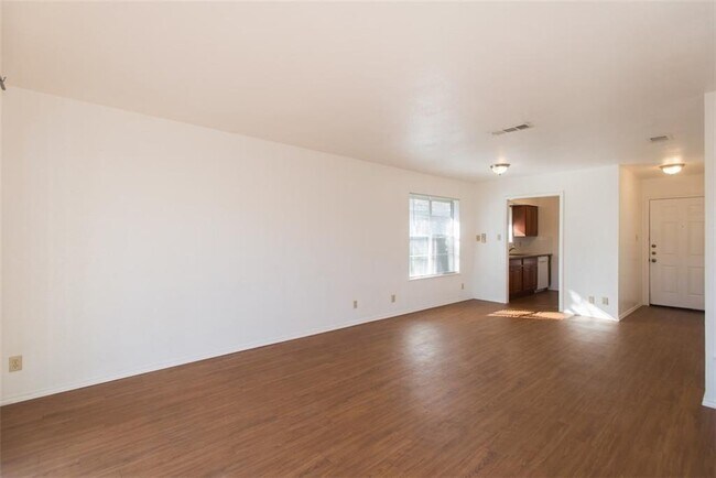 Foto del edificio - 9007 Little Walnut Pkwy