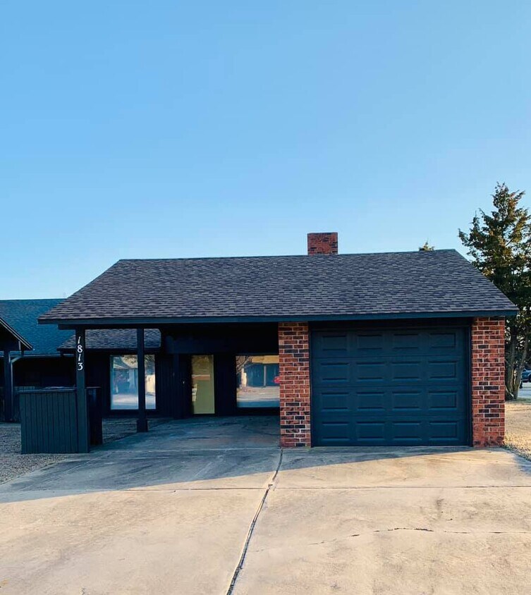 Primary Photo - 1813 Surrey Ln