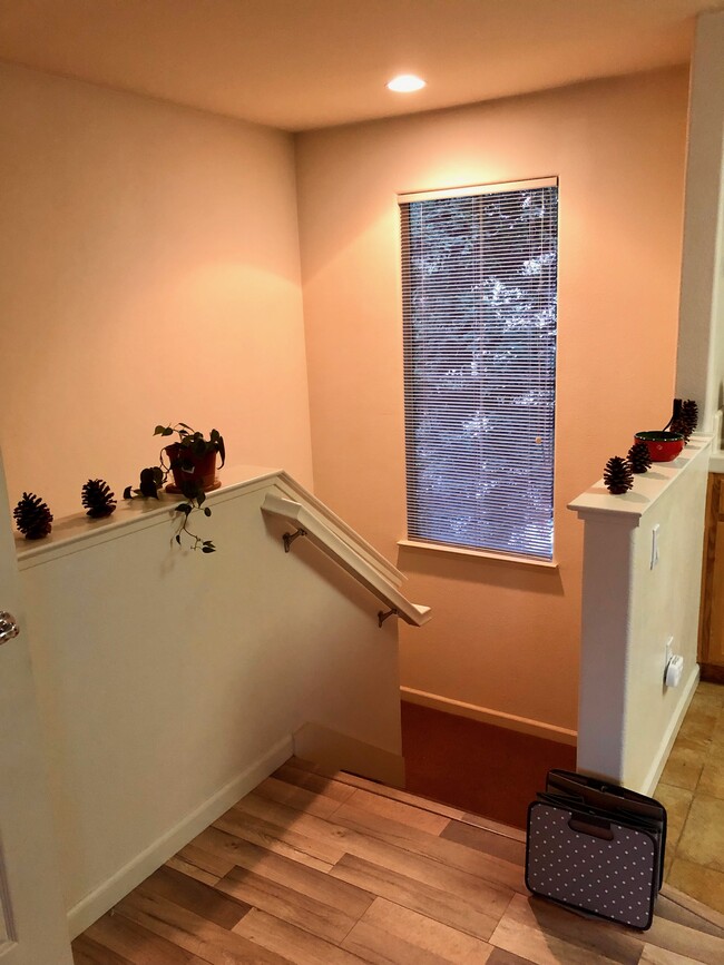 Building Photo - 320 Parnell Ct