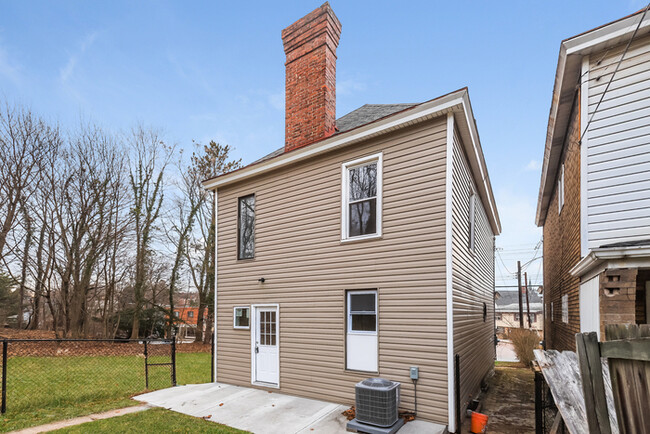 Building Photo - 122 Noble Avenue