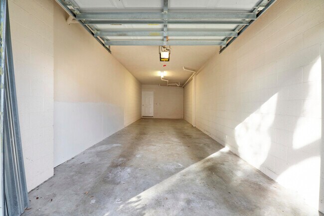 Building Photo - 154 SW Peacock Blvd