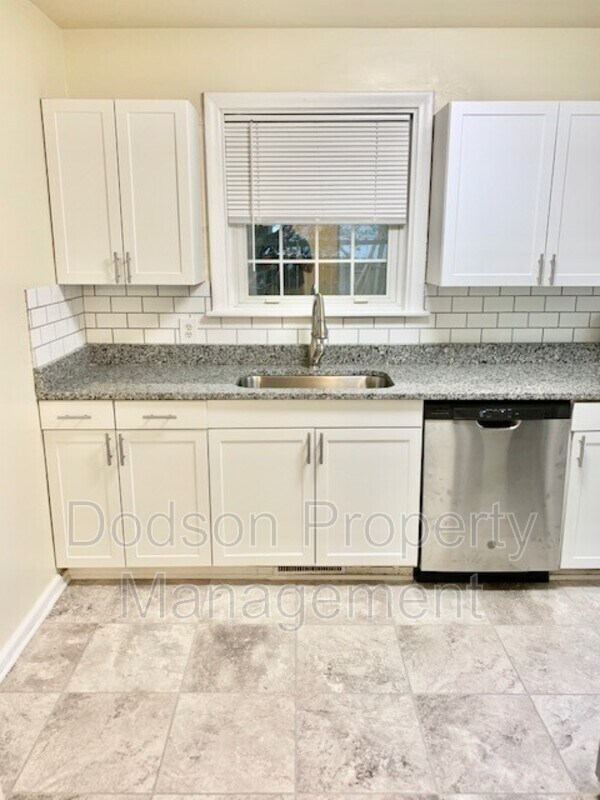 Foto del edificio - 902 Greenway Ln