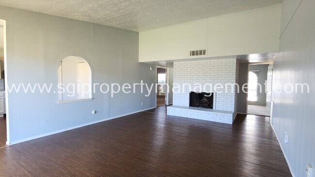 Foto del edificio - Great 3 BR Single Level in Grand Prairie!!
