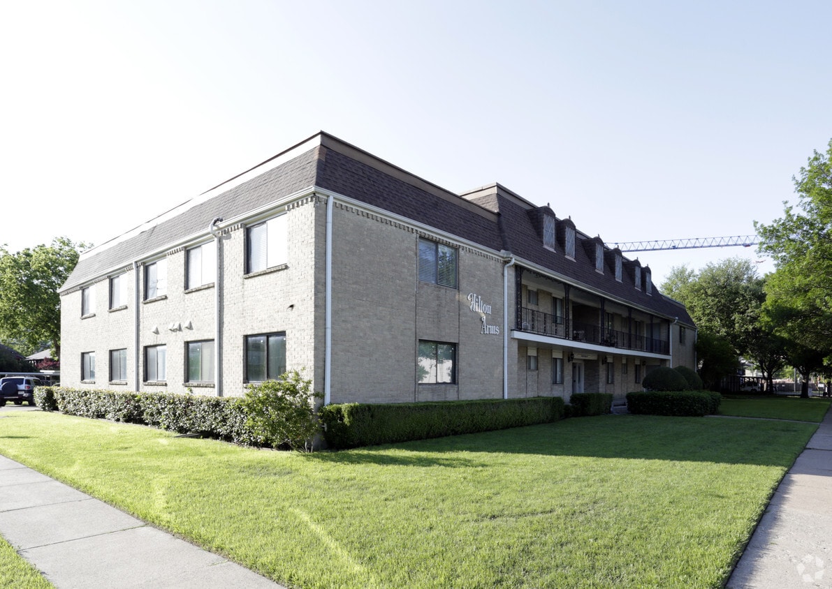 Building Photo - Hilton Arms