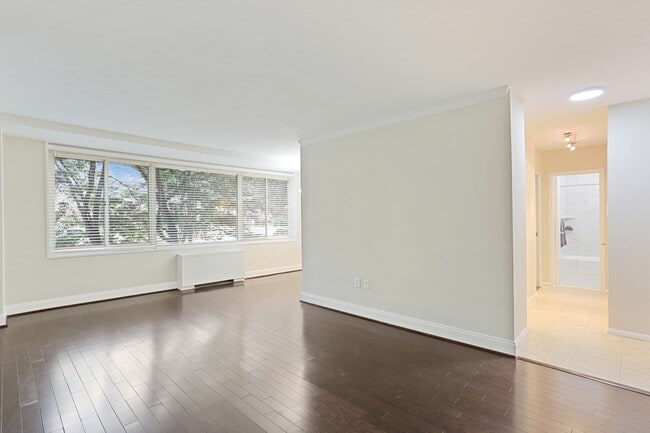 Building Photo - 4000 Tunlaw Rd NW