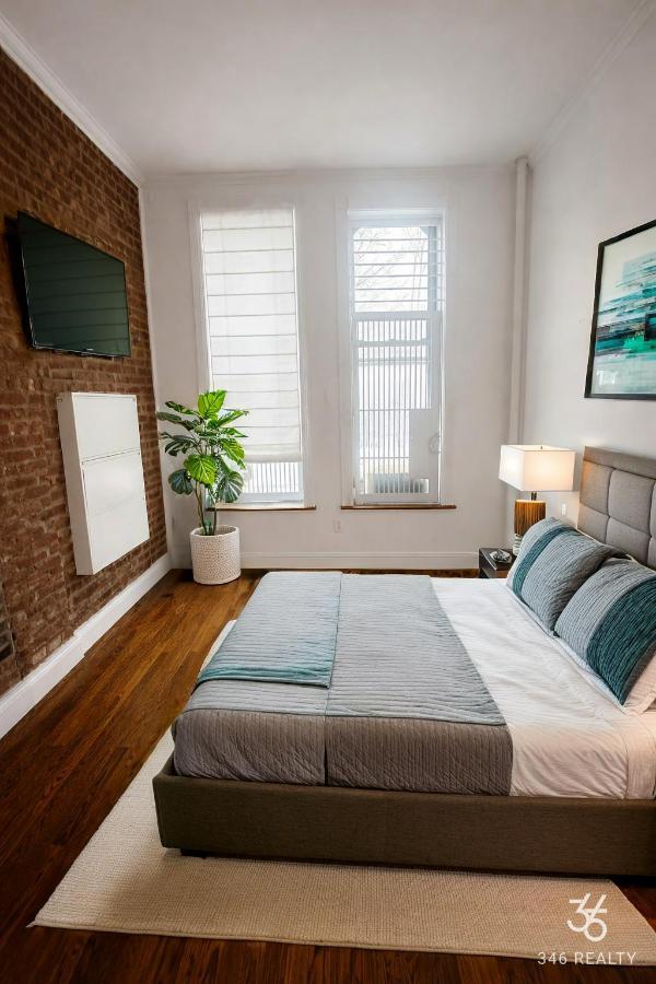 Building Photo - East 10th Street