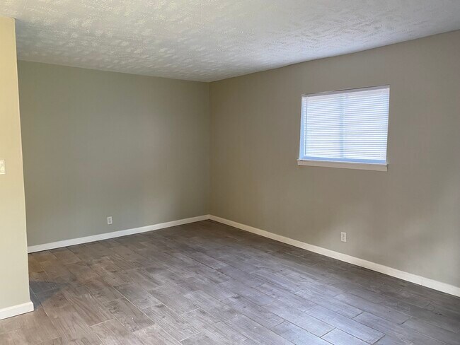 Building Photo - 31 Gillman Ln