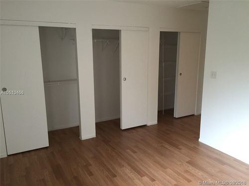 Foto del edificio - 3212 Coral Lake Ln