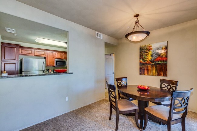 Building Photo - 2 br, 2 bath  - 2550 E. River Rd. #7101