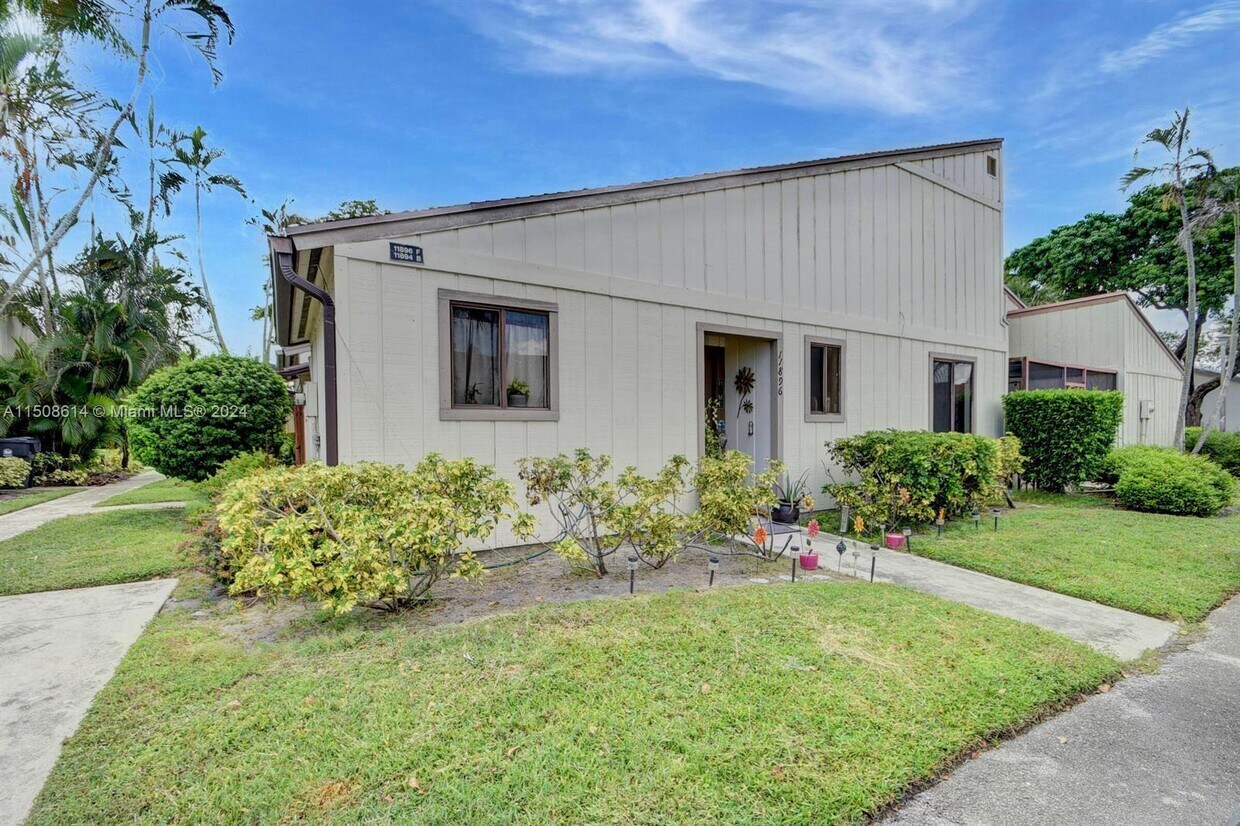 11896 Sturbridge Ln, Wellington, FL 33414 Townhome Rentals in