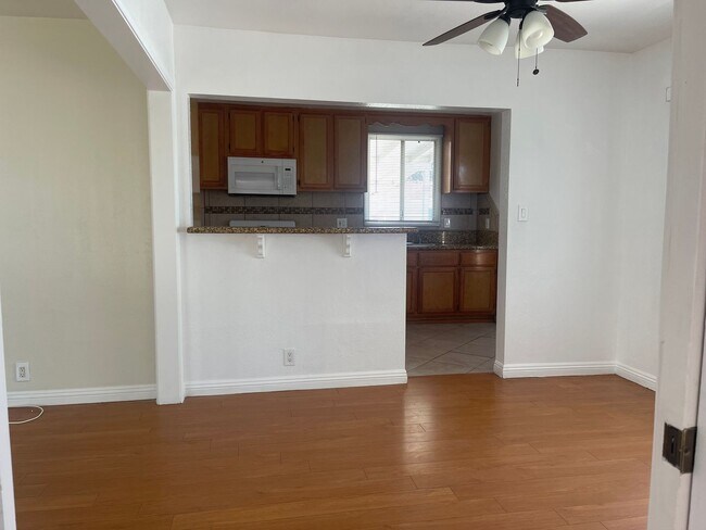 Building Photo - MUST SEE!!! BEAUTIFUL HOUSE CLOSE TO THE L...