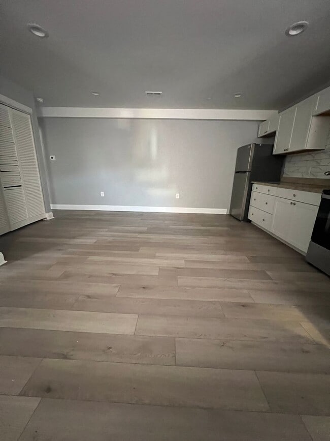 Building Photo - 5239 Jefferson St