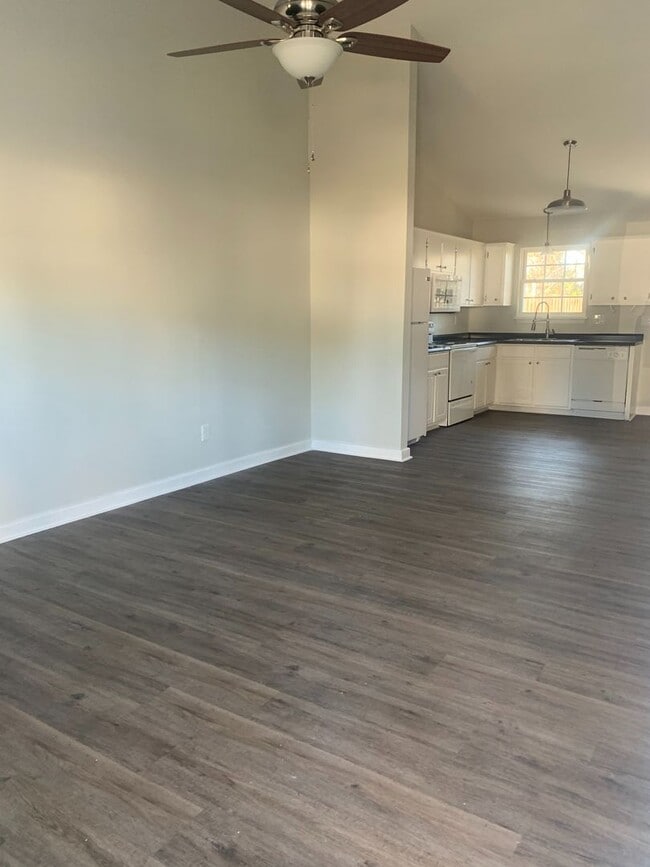 Foto del edificio - Two Bedroom, One Bath Duplex in Havelock