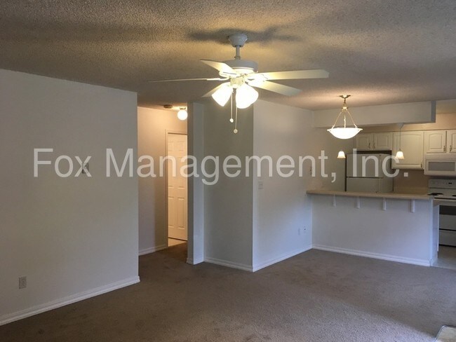 Building Photo - 1430 NE Paropa Ct