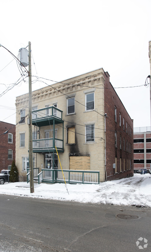 Foto del edificio - 14 Kent Ave